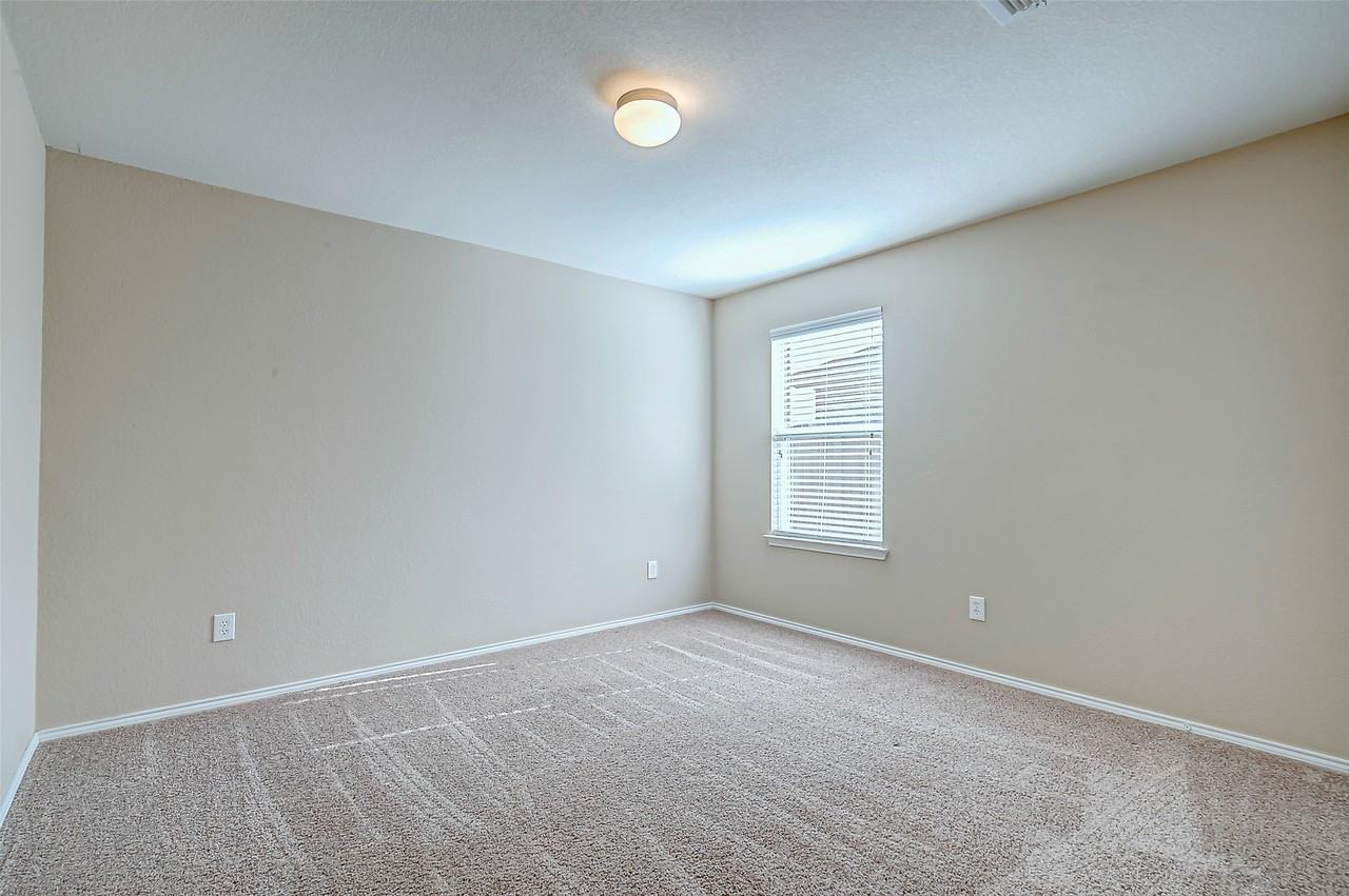 120 Abelia Dr - Photo 7 of 34