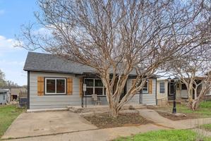 featured image of 1411 W Gandy St