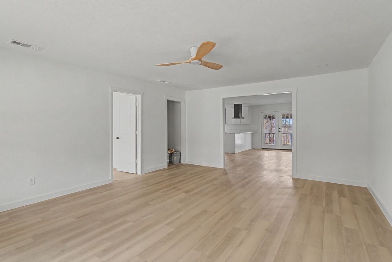 1411 W Gandy St - Photo 4 of 30