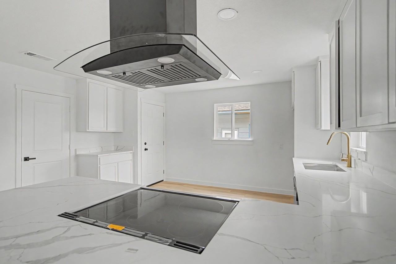 1411 W Gandy St - Photo 5 of 30