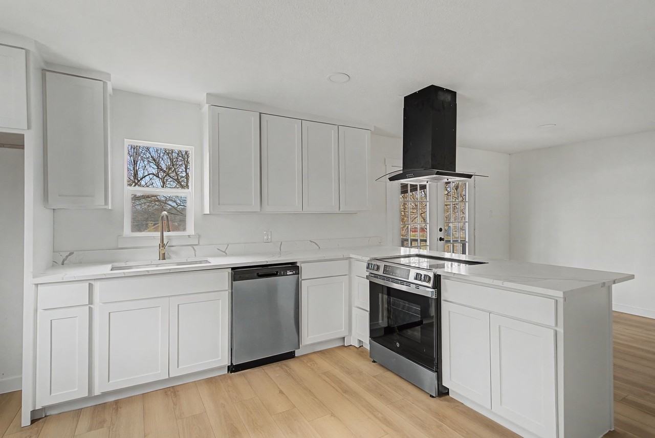1411 W Gandy St - Photo 6 of 30