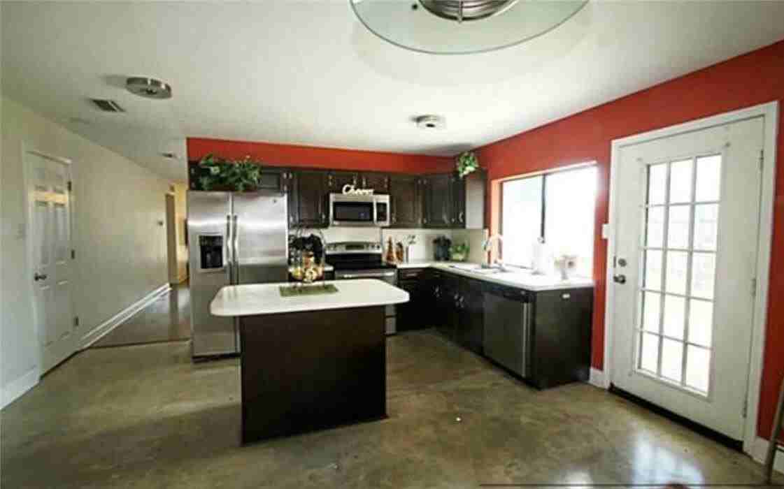 3914 Fletcher Dr - Photo 3 of 7