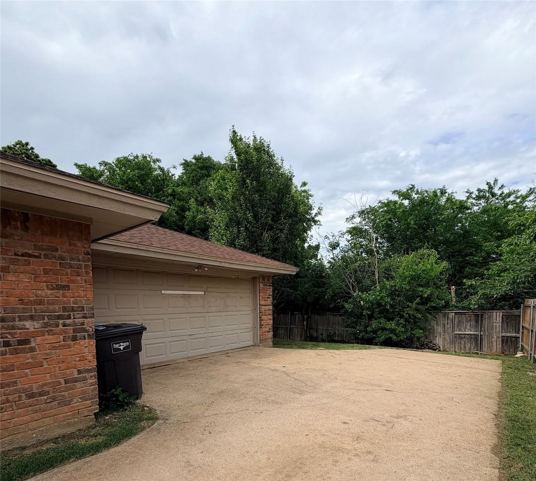 7223 Fuller Cir - Photo 3 of 26
