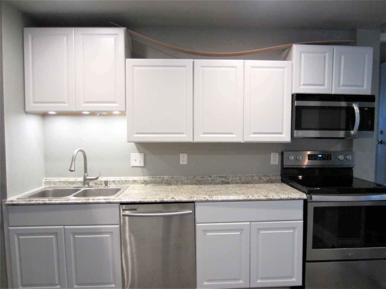 1420 Knight St #100 - Photo 4 of 19