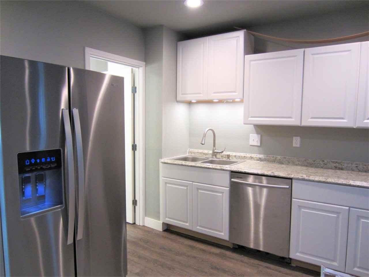 1420 Knight St #100 - Photo 5 of 19