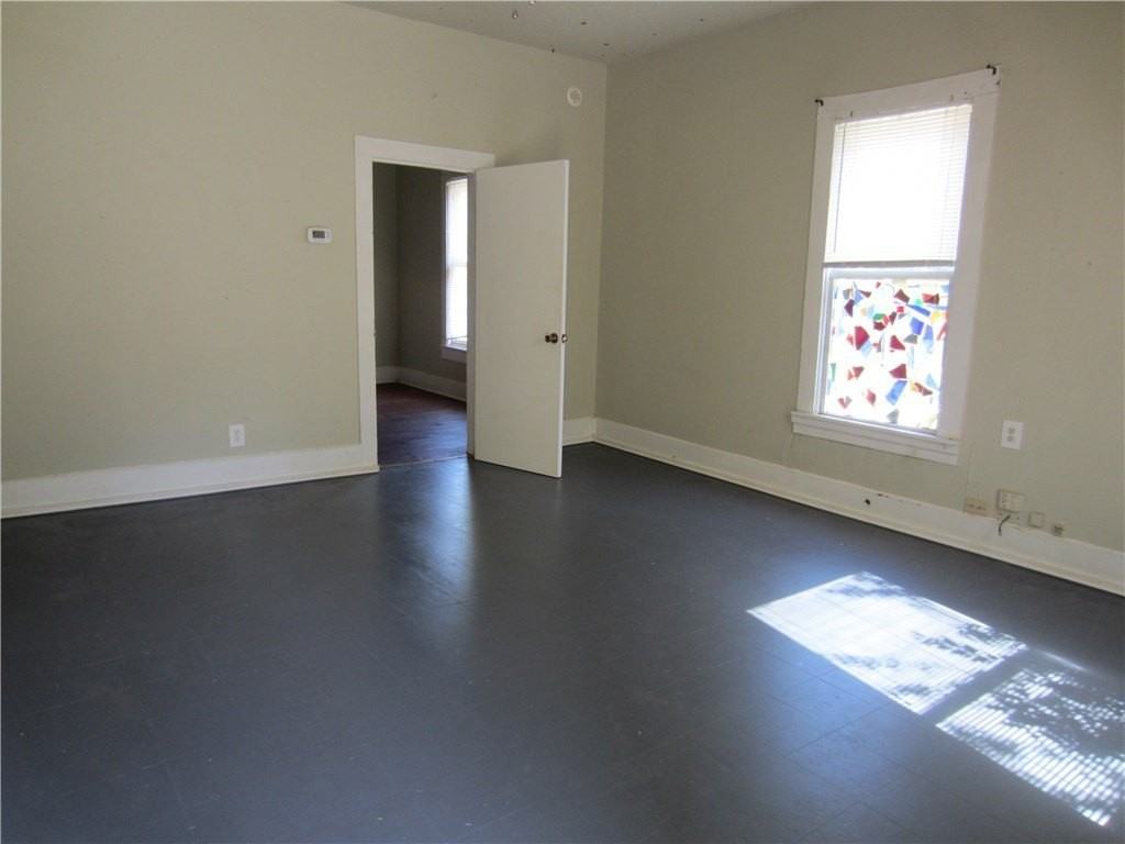 1102 Peak St - Photo 2 of 11