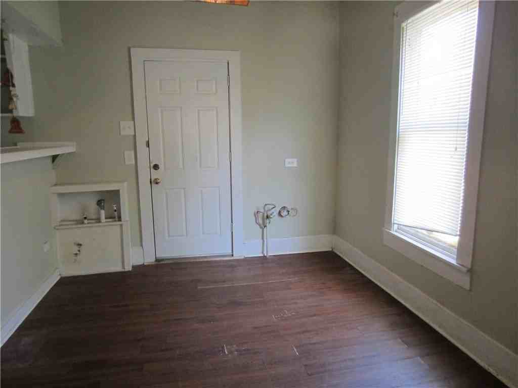 1102 Peak St - Photo 3 of 11