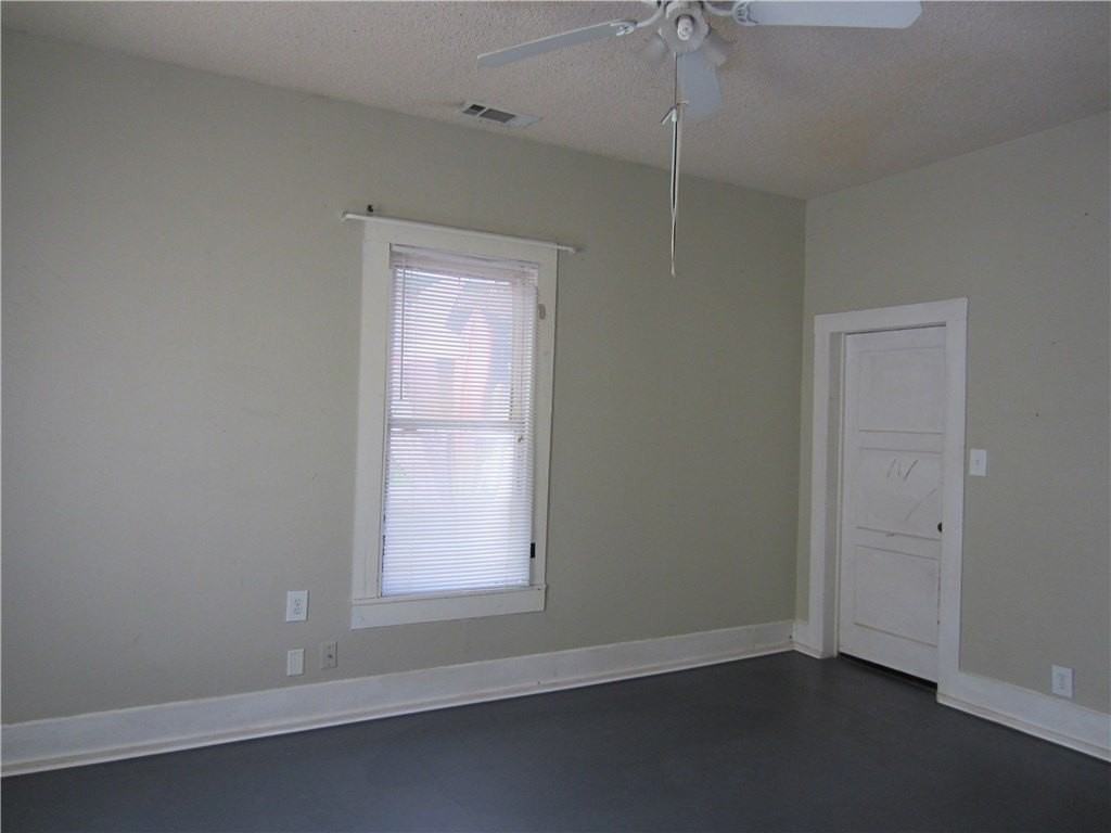 1102 Peak St - Photo 6 of 11