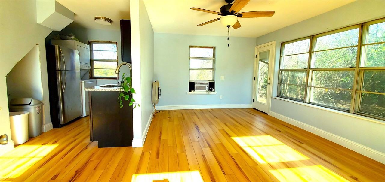 2604 N Locust St #100 - Photo 6 of 15