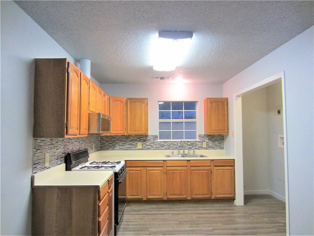 501 Mounts Ave - Photo 6 of 15