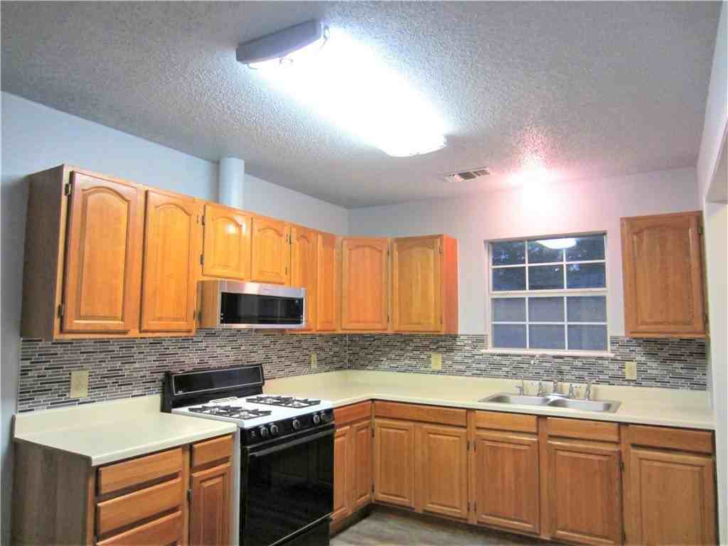 501 Mounts Ave - Photo 7 of 15