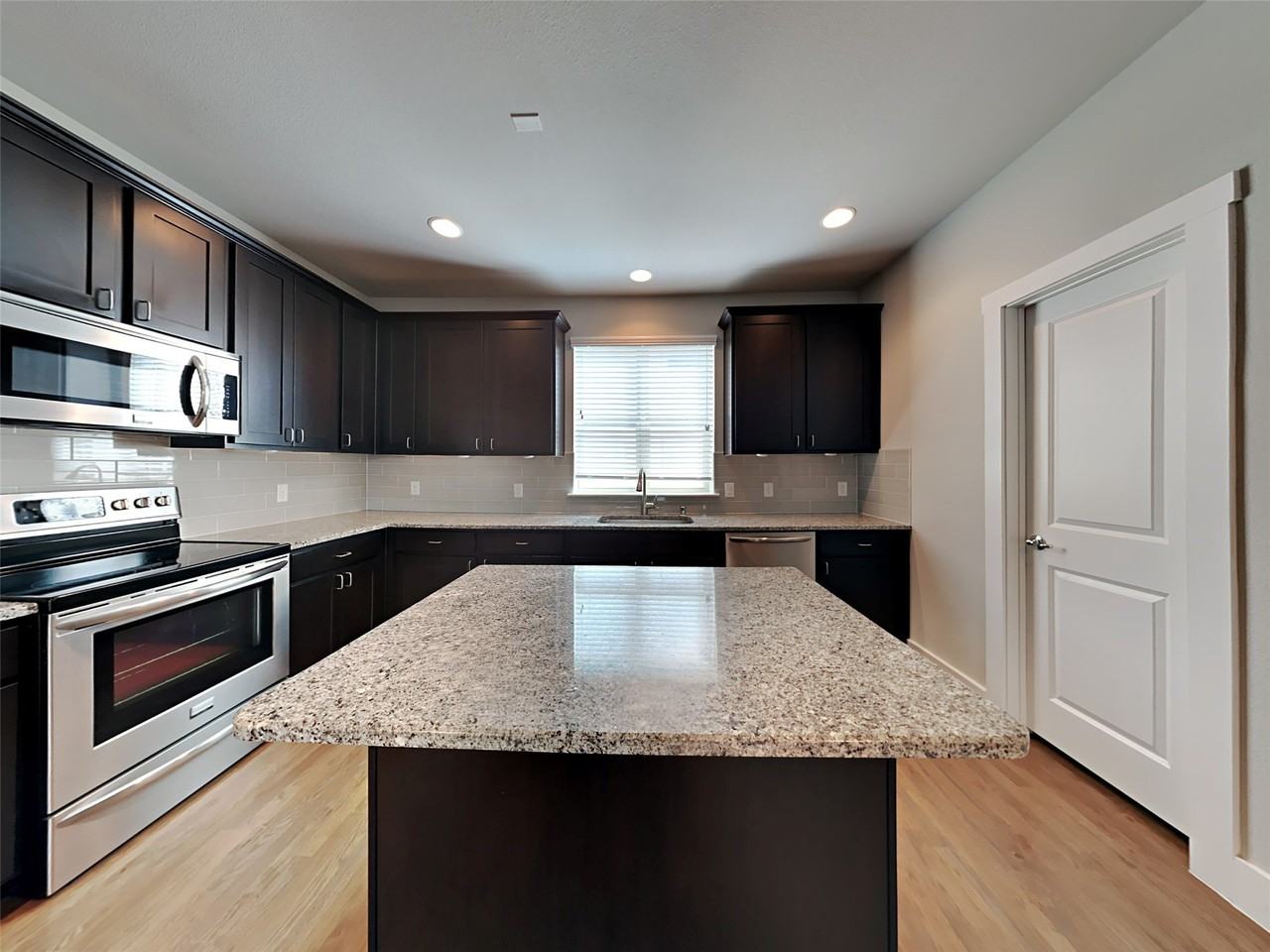 1318 Palm Springs Ln - Photo 4 of 16