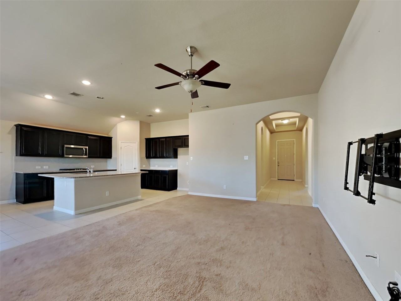 1618 Sherwood Dr - Photo 2 of 18