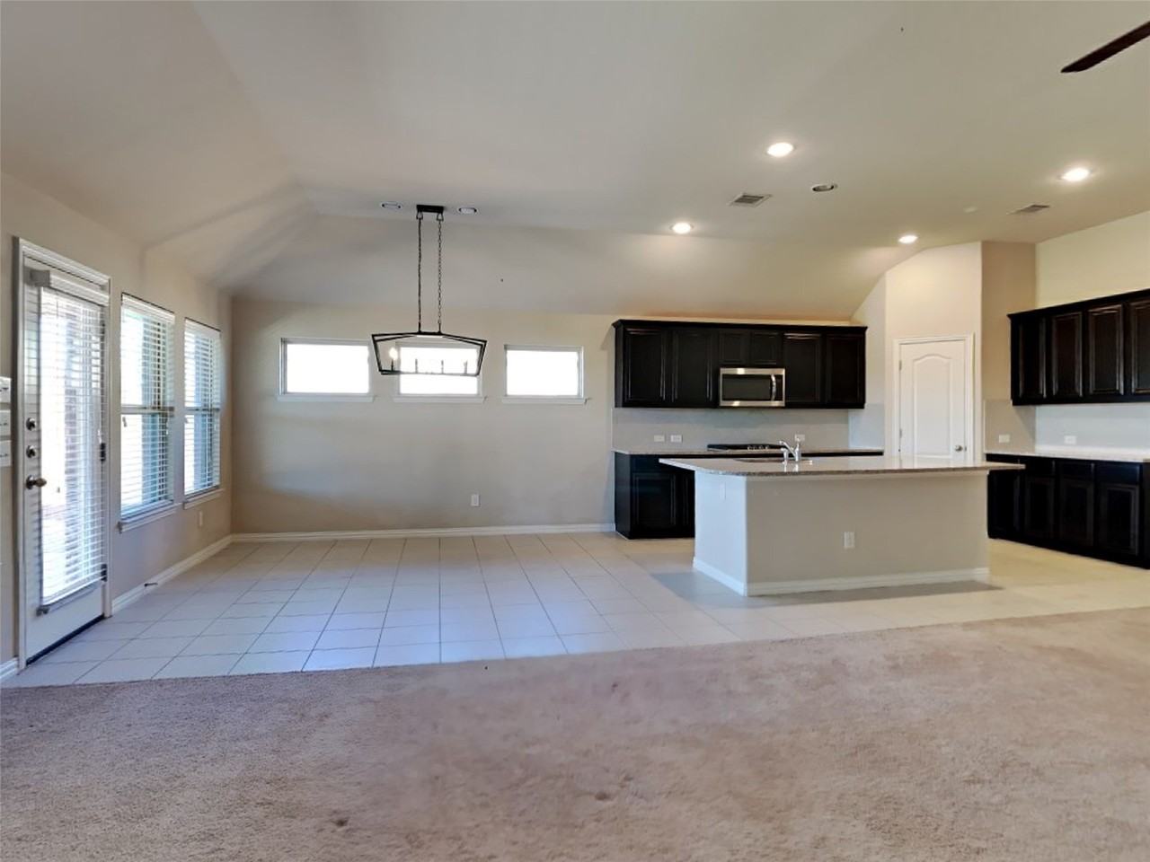 1618 Sherwood Dr - Photo 5 of 18