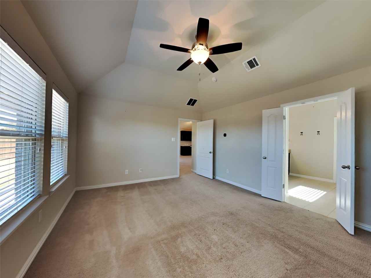 1618 Sherwood Dr - Photo 6 of 18