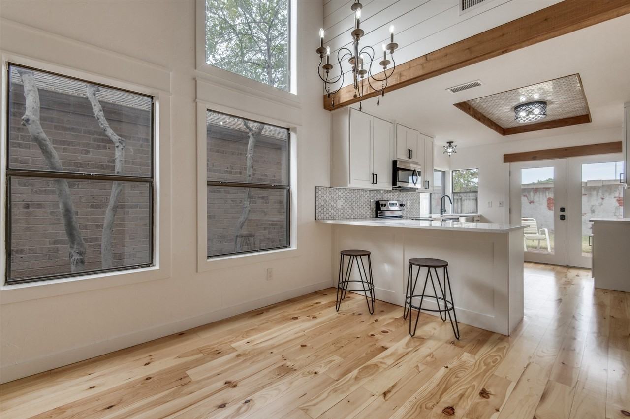 4011 Rosser Sq - Photo 5 of 13