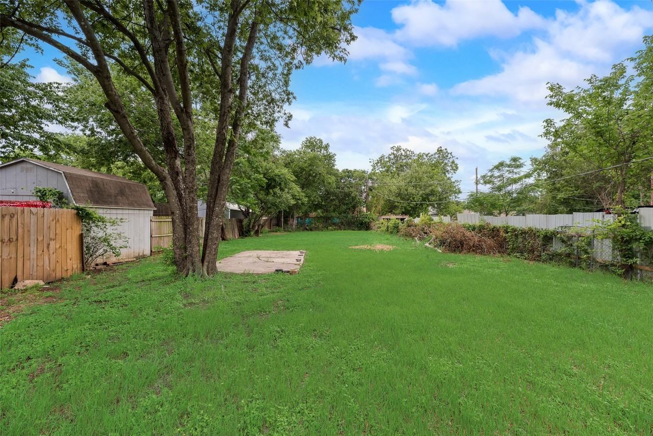 912 Clairemont Ave - Photo 4 of 21