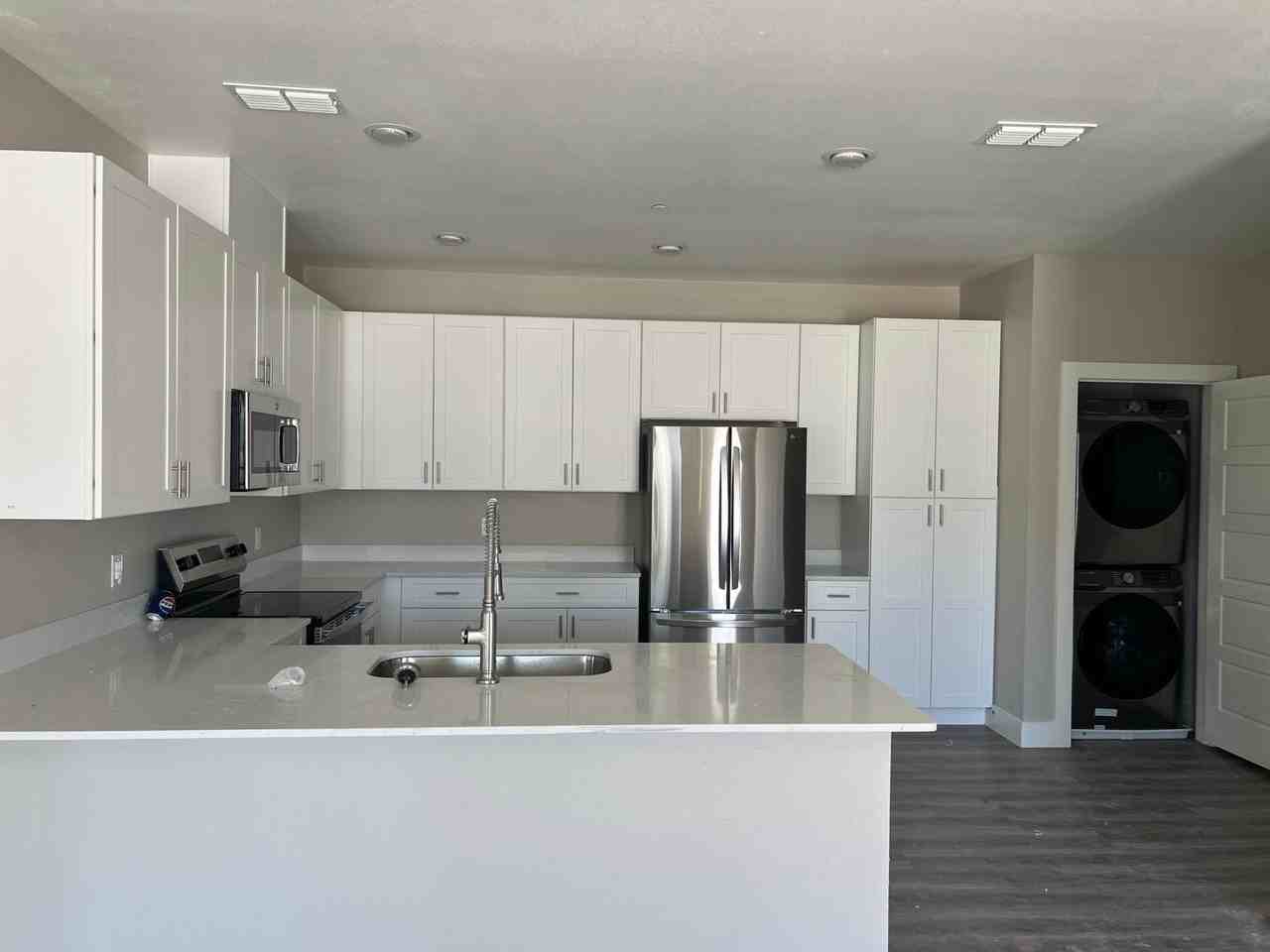 405 Richlands Way - Photo 4 of 20