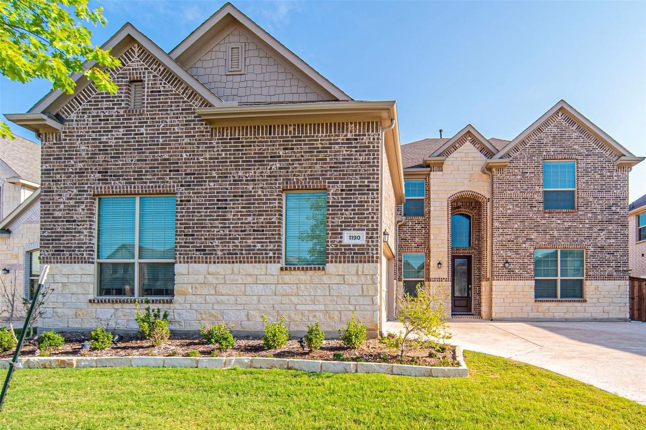 1190 Blazingstar Dr - Photo 2 of 15