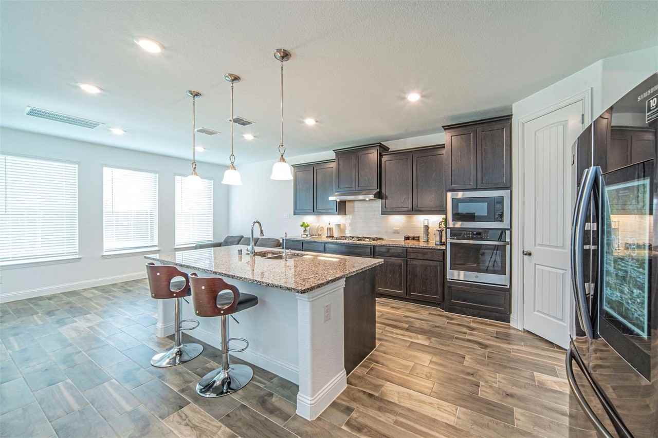 1190 Blazingstar Dr - Photo 5 of 15