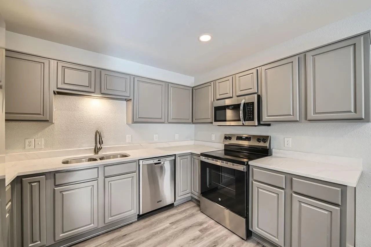 10248 Westward Dr - Photo 3 of 13