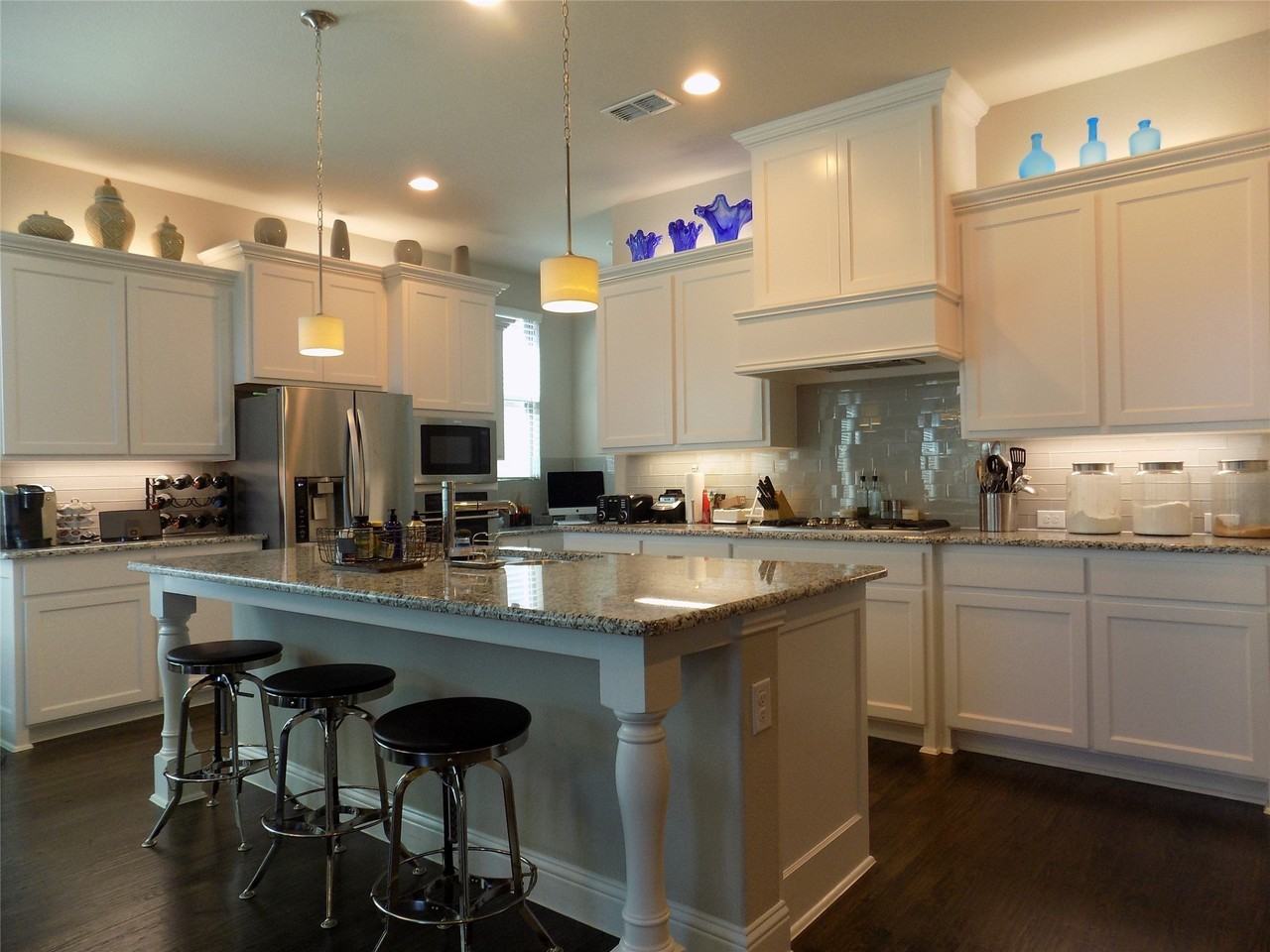 2440 Vaquero Ln - Photo 2 of 26