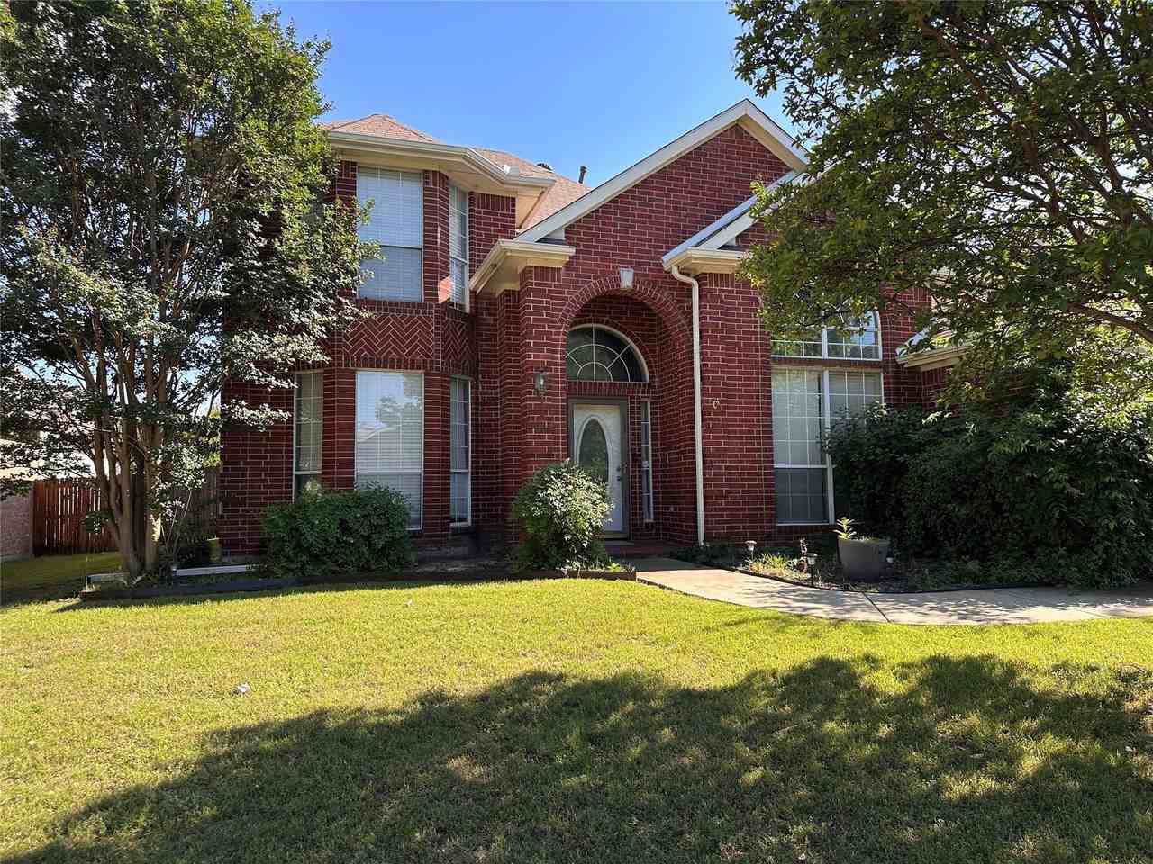 609 Saddleback Ln - Photo 2 of 14