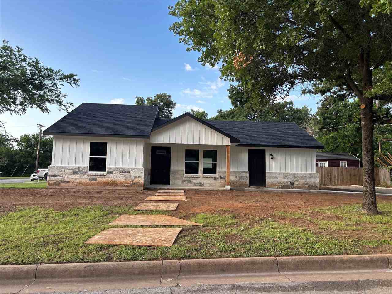 301 Nw 23rd St - Photo 2 of 13