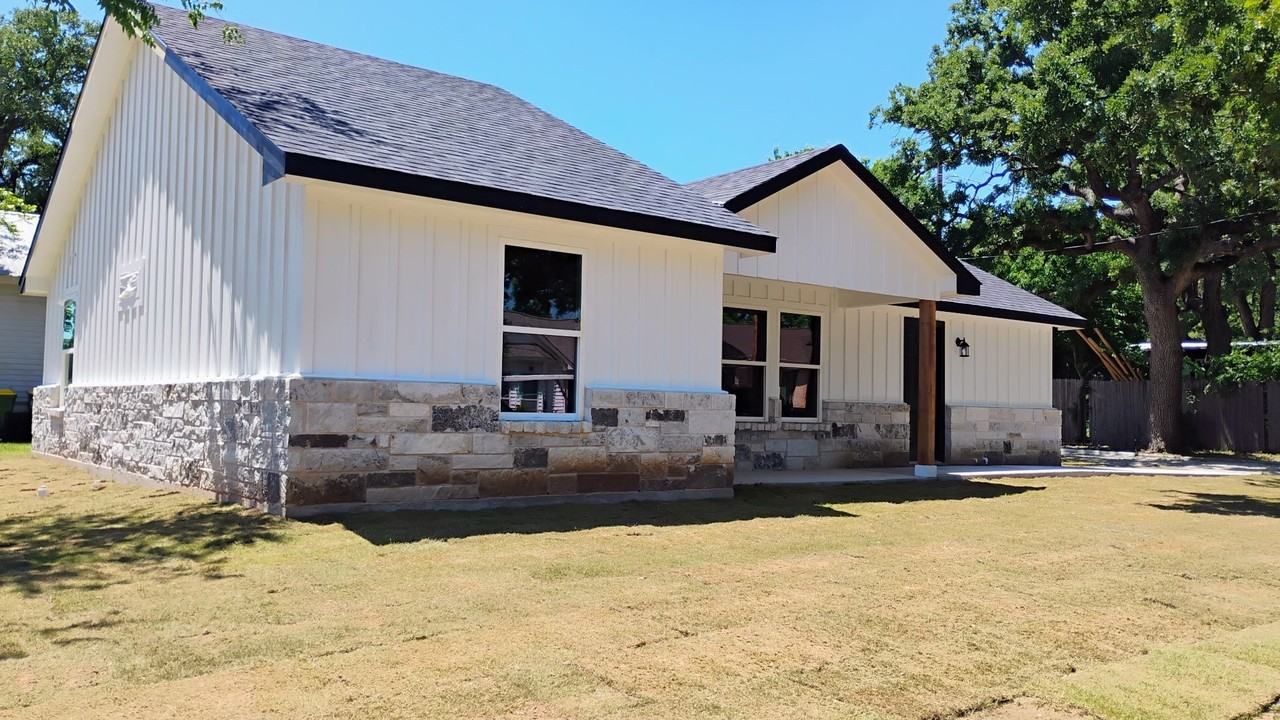 301 Nw 23rd St - Photo 3 of 13