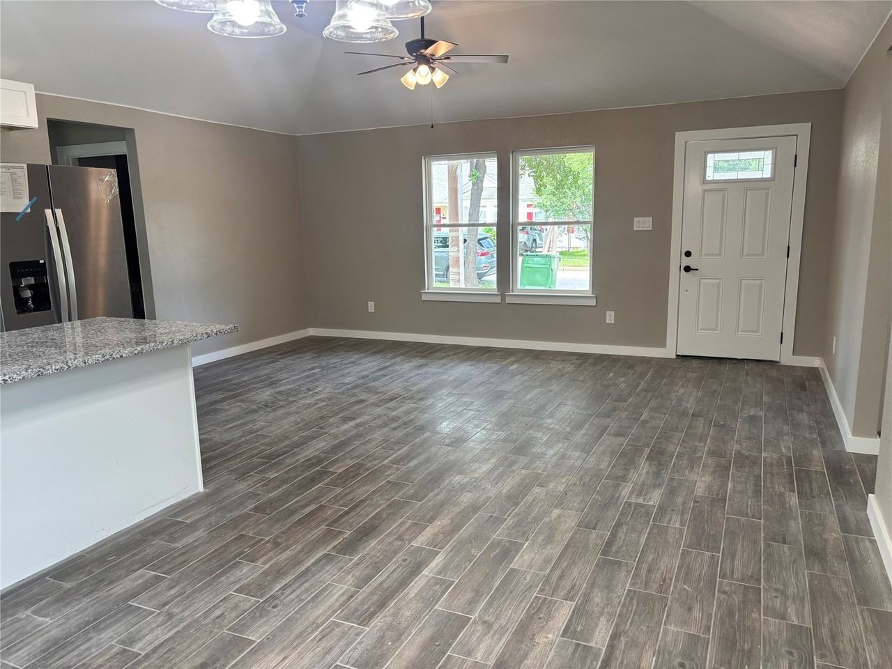 301 Nw 23rd St - Photo 4 of 13