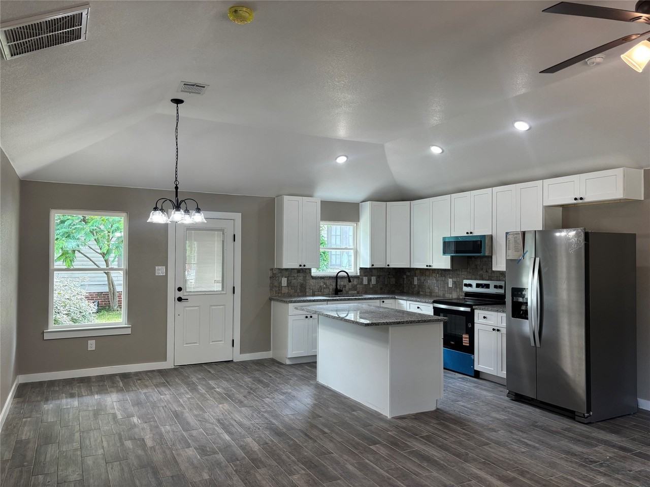 301 Nw 23rd St - Photo 5 of 13