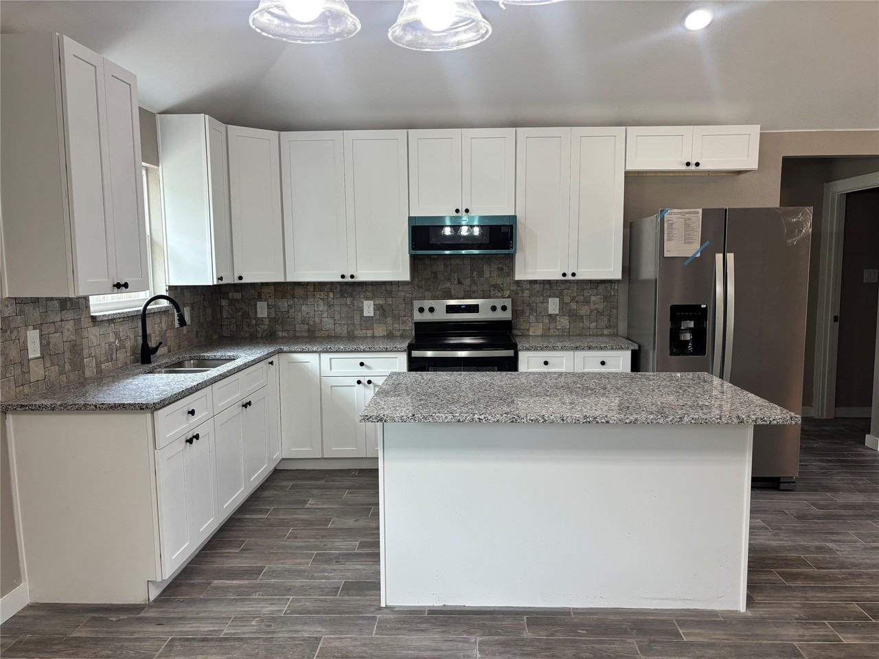 301 Nw 23rd St - Photo 6 of 13