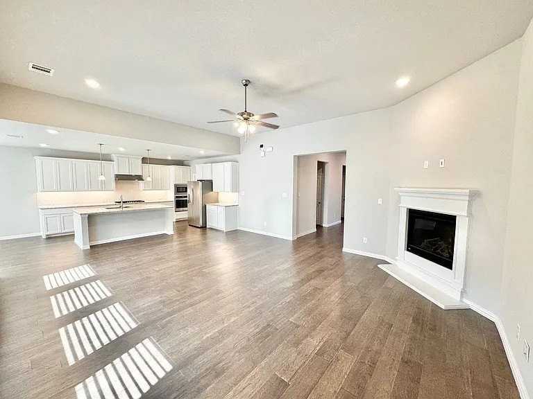 809 Uplands Dr - Photo 3 of 28