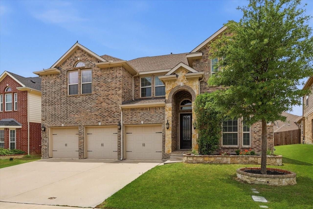 9841 White Bear Trl - Photo 2 of 38