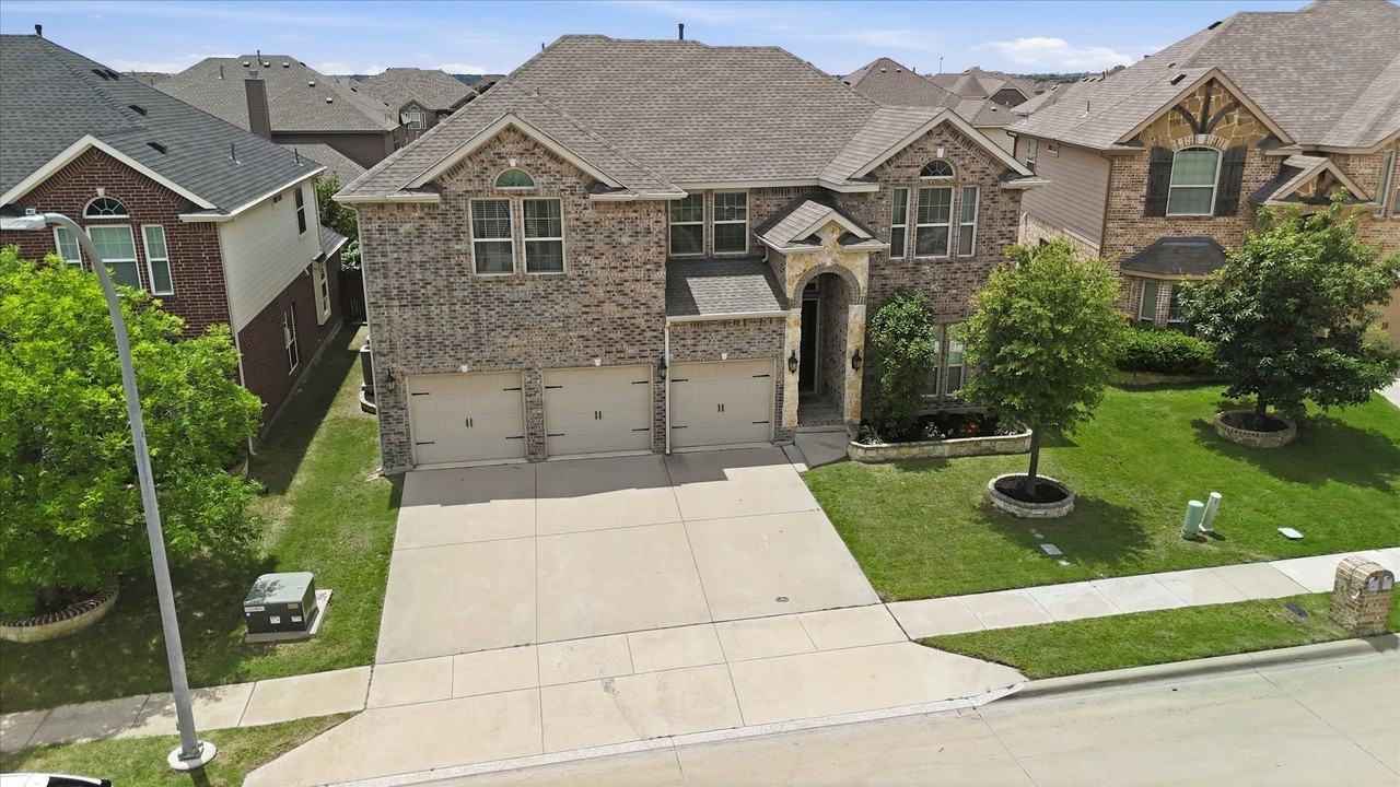 9841 White Bear Trl - Photo 3 of 38