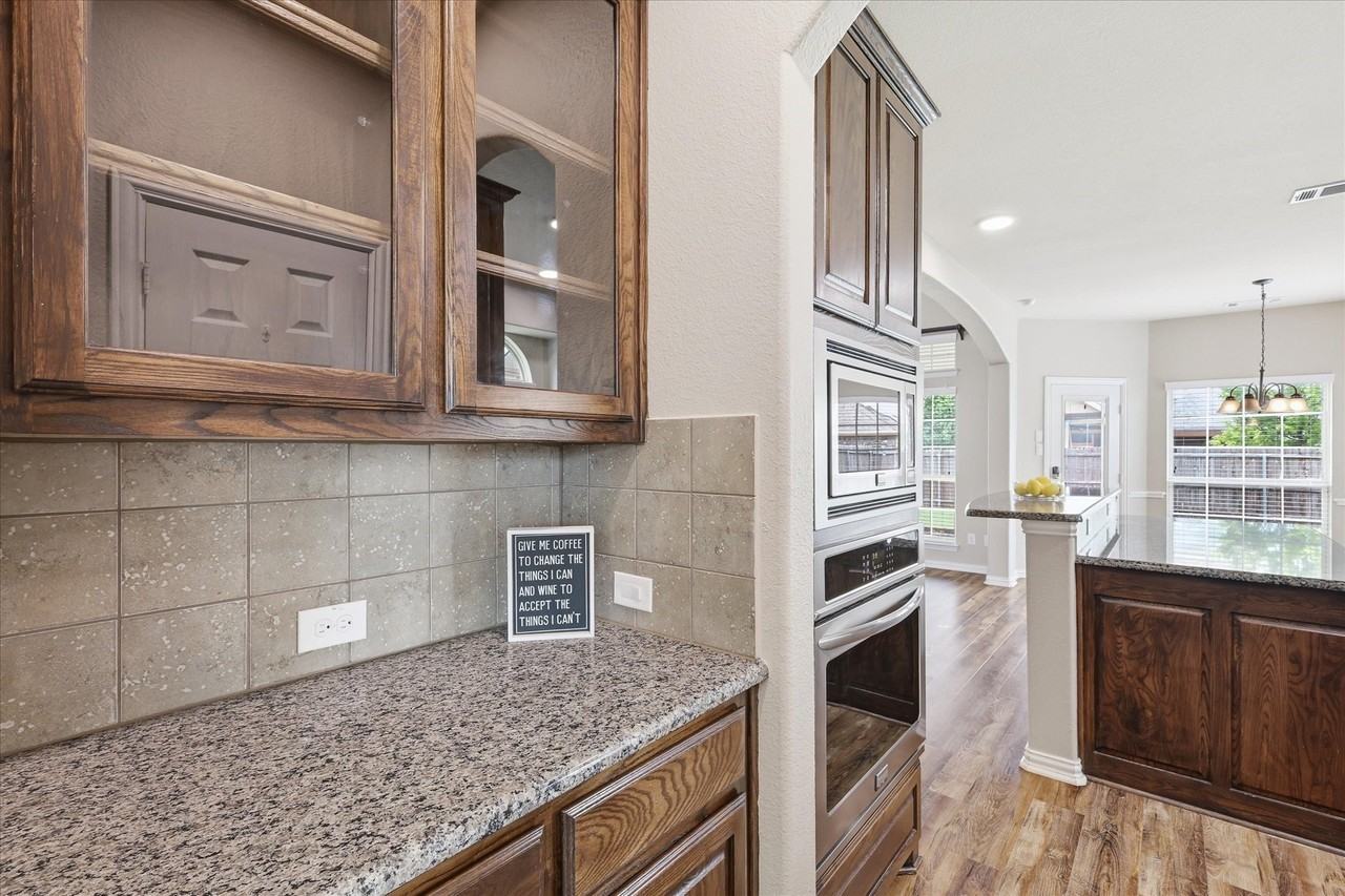 9841 White Bear Trl - Photo 6 of 38