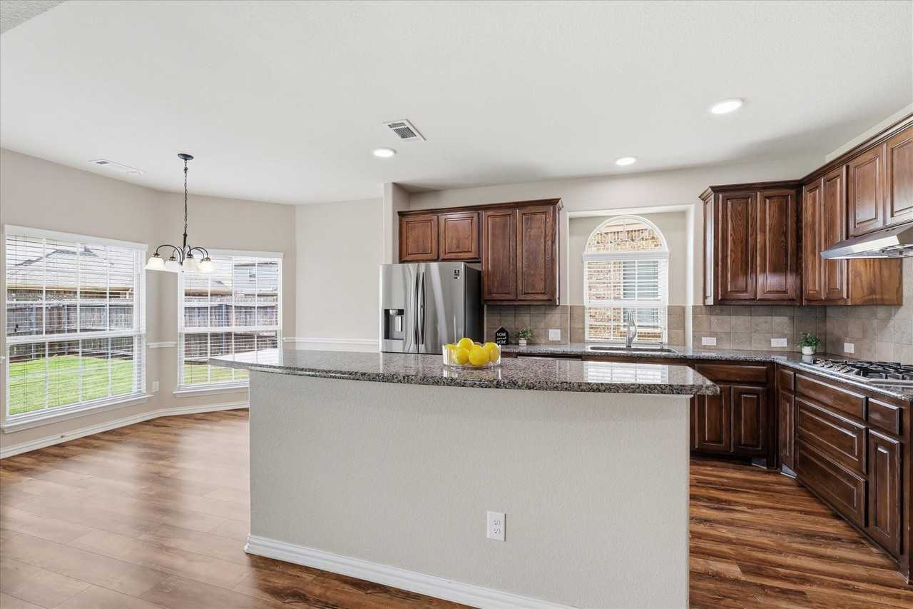 9841 White Bear Trl - Photo 7 of 38