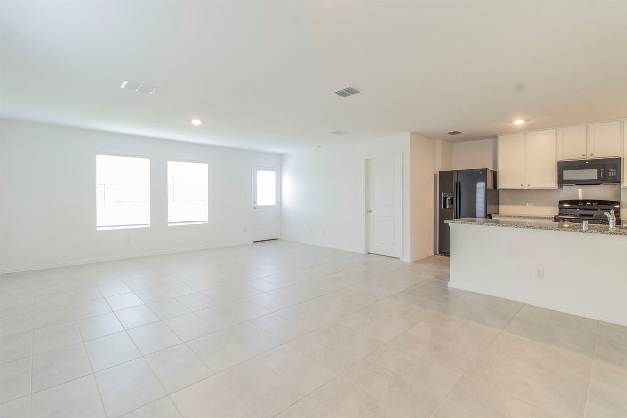 1122 Arborwood Dr - Photo 6 of 26
