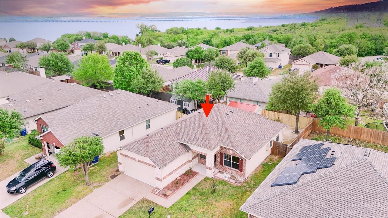 1906 Castaway Dr - Photo 2 of 35