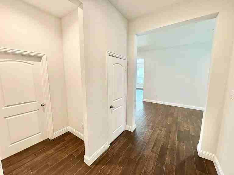 429 Cooper St - Photo 4 of 35