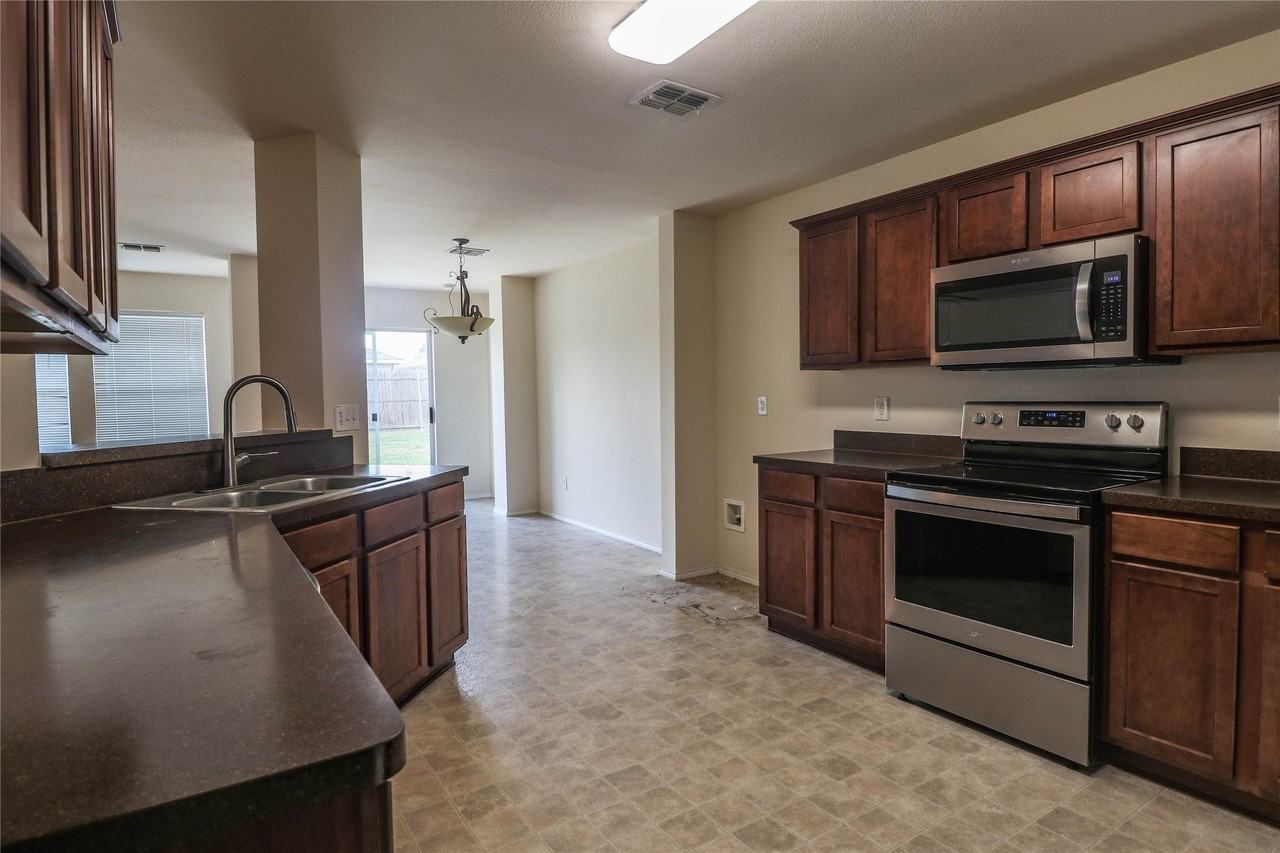 4313 Silverwood Trl - Photo 7 of 26