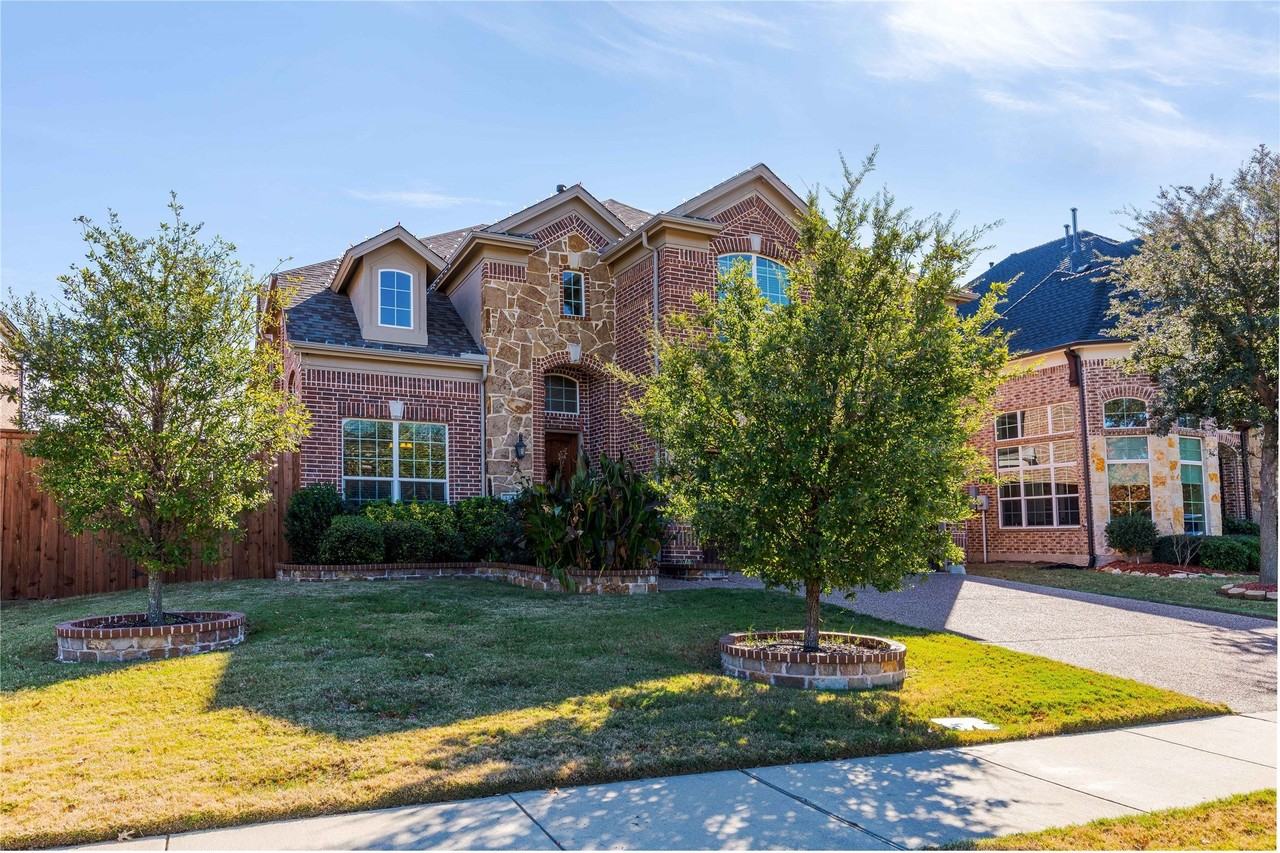 2555 Hannah Cir - Photo 2 of 33
