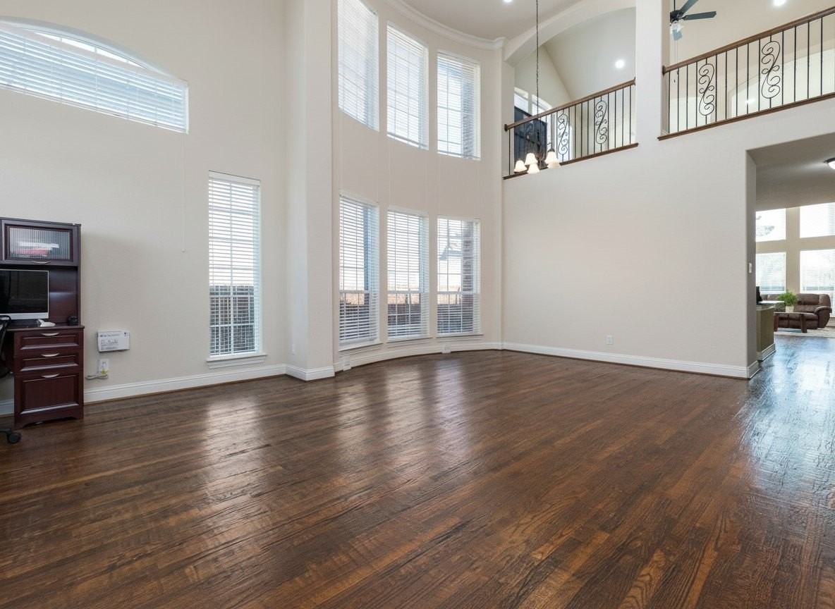 2555 Hannah Cir - Photo 6 of 33