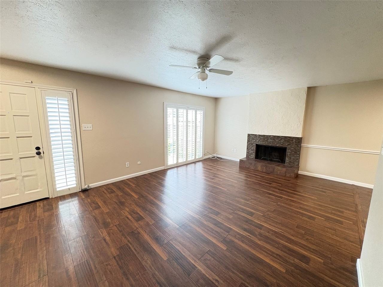 2622 Custer Pkwy #D - Photo 2 of 21