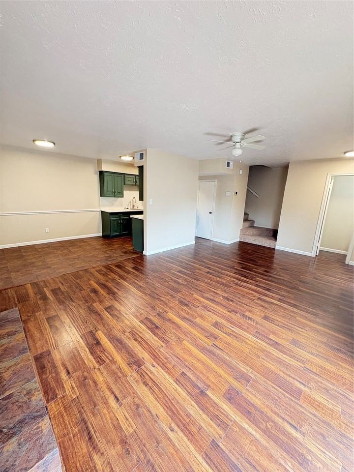 2622 Custer Pkwy #D - Photo 4 of 21