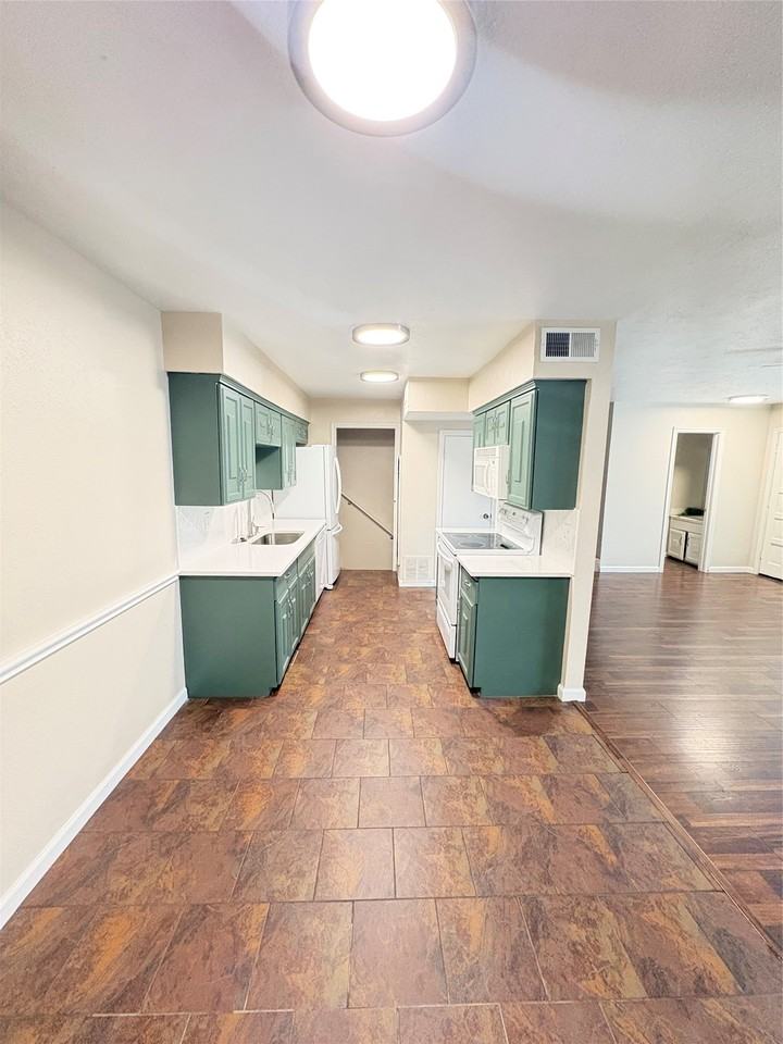 2622 Custer Pkwy #D - Photo 7 of 21
