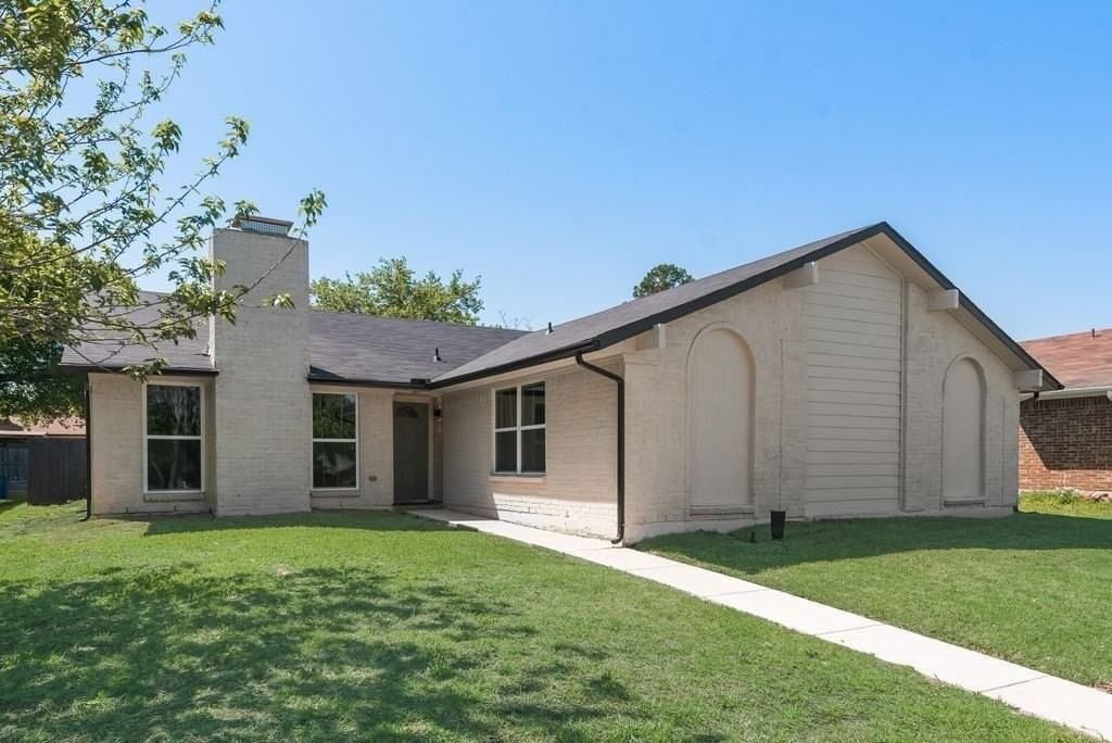 1656 Glenhill Ln - Photo 3 of 20
