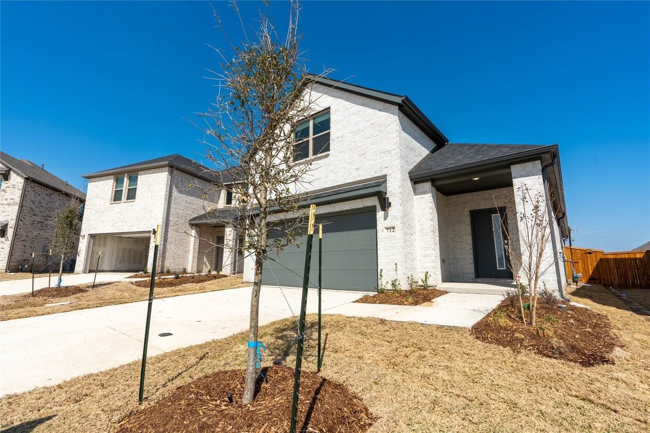 712 Melody Hill Dr - Photo 2 of 33