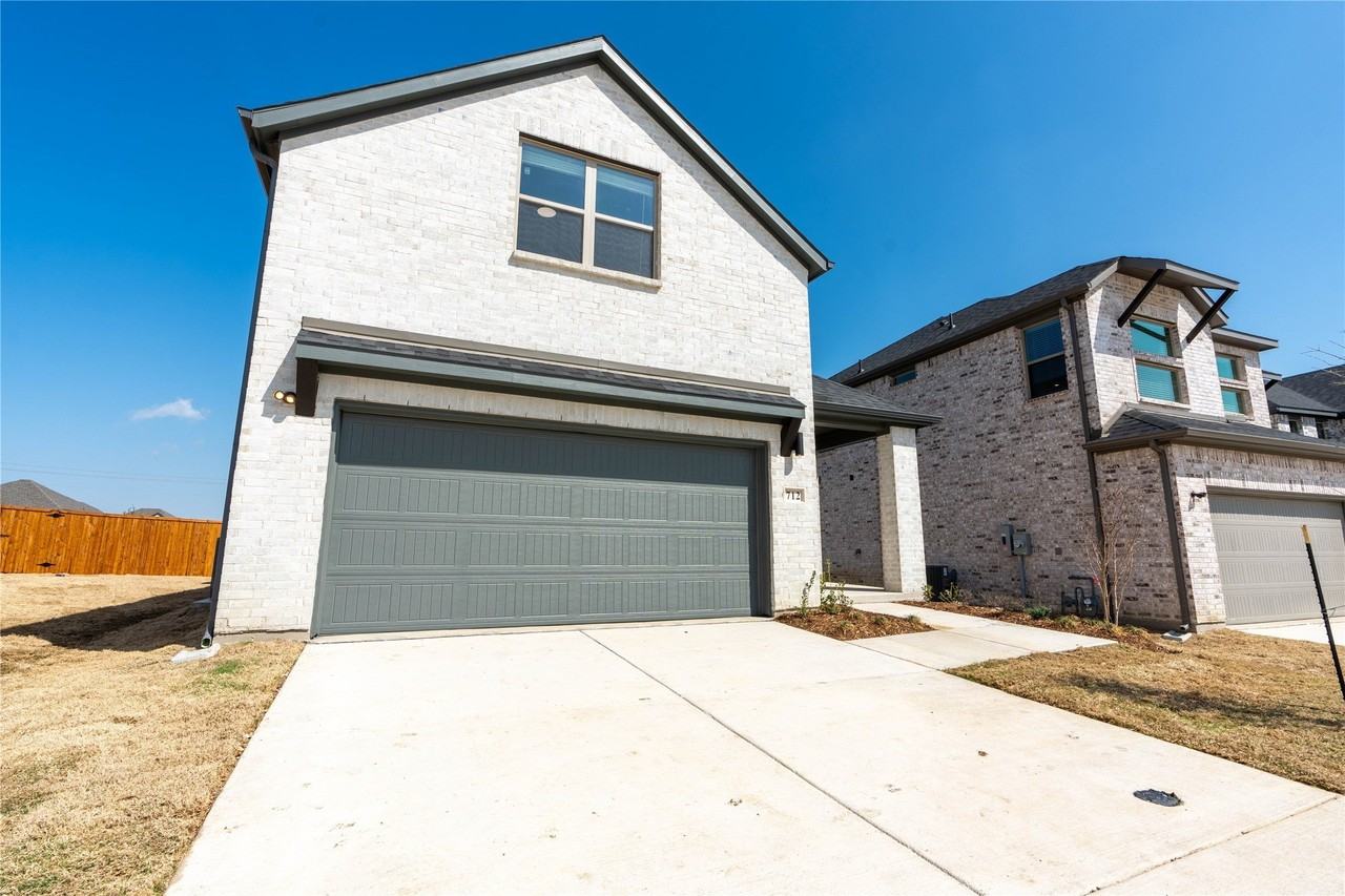 712 Melody Hill Dr - Photo 3 of 33