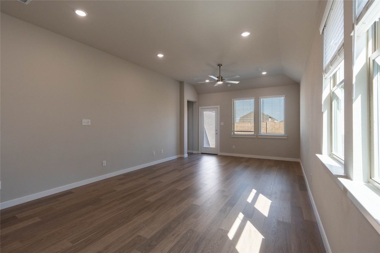 712 Melody Hill Dr - Photo 4 of 33